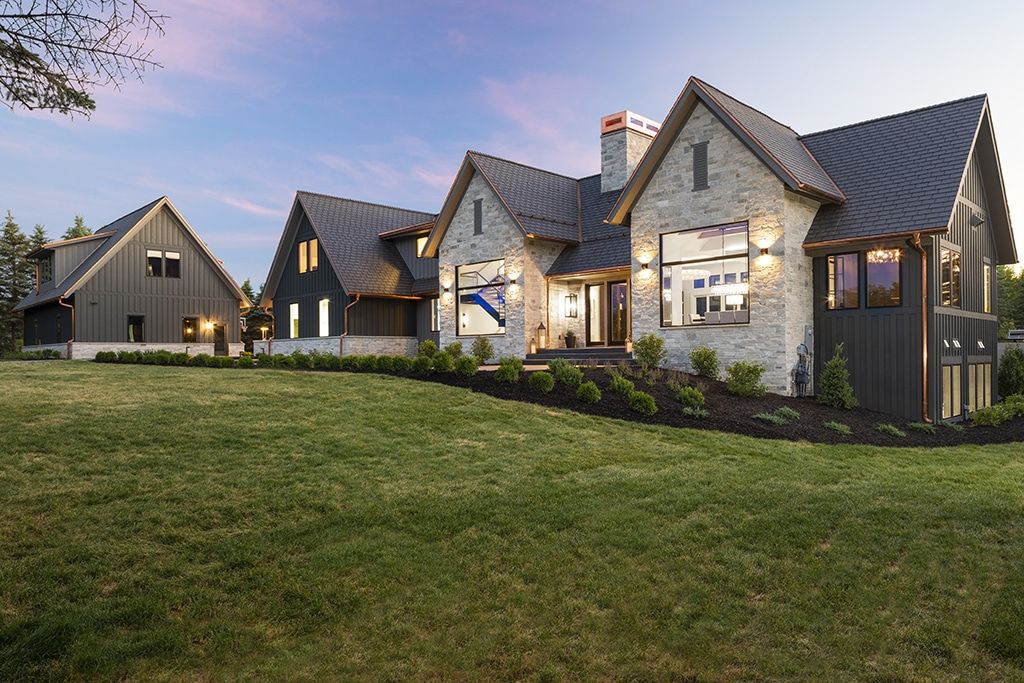 Kelly Afton nightshot_SWSLS