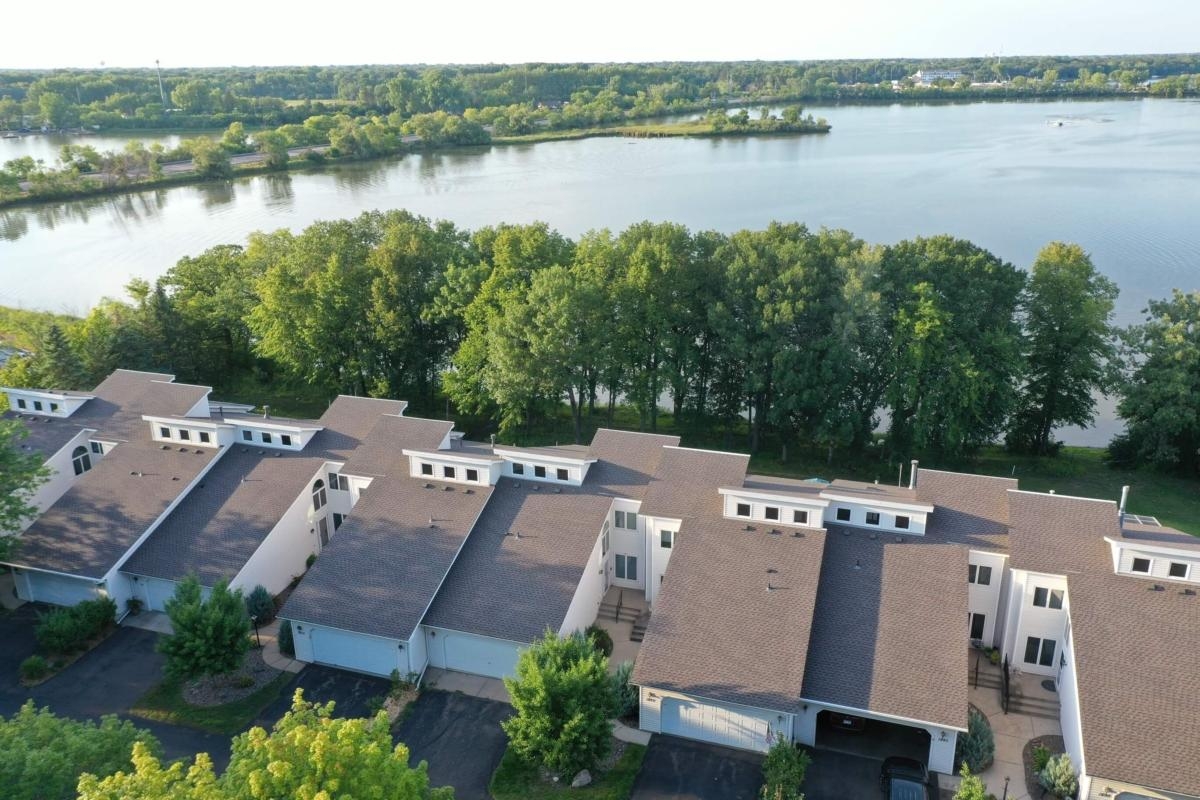 Goose Lake Townhomes